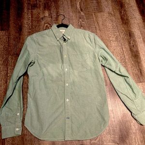 Men’s Gap Long Sleeve buttoned shirt